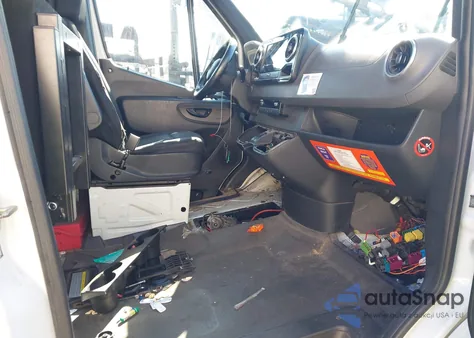 2019 Mercedes-Benz Sprinter 2500 High Roof V6 z USA, uszkodzony, nr VIN WD3PF1CD1KP102641